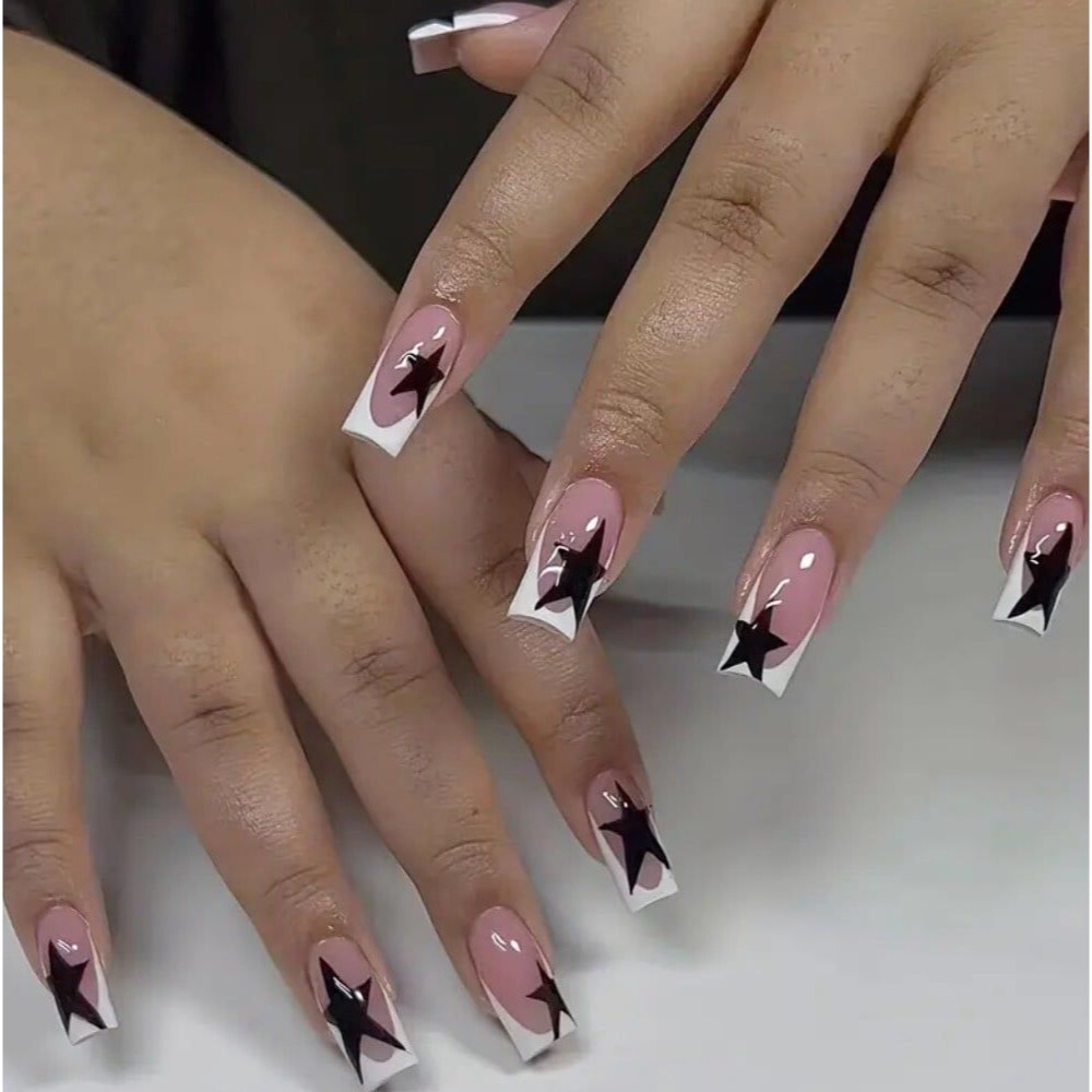 Chic Monochrome: 24PCS Square Press On Nails Medium